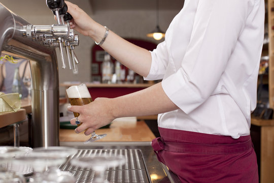 frisch gezapftes bier