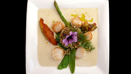 st jacques et asperges sauce gingembre et quinoa