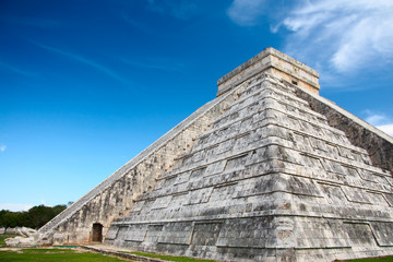 Fototapeta na wymiar Chichen Itza, Meksyk, jeden z nowych siedmiu cudów świata
