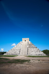 Fototapeta na wymiar Chichen Itza, Meksyk, jeden z nowych siedmiu cudów świata