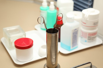 Medizin und Operationsbesteck