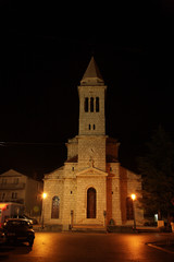 Kirche in Krotatien bei Nacht