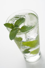 mojito cool cuban cocktail ice lime mint