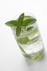 mojito cool cuban cocktail ice lime mint