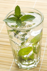 mojito cool cuban cocktail ice lime mint