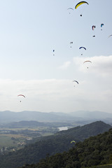 Paragliding über dem Itajai-Tal