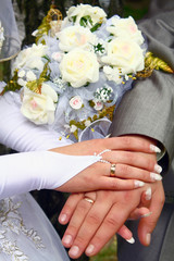 Obraz na płótnie Canvas hands and wedding rings