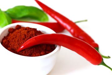 peperoni mit Paprikapulver,freigestellt