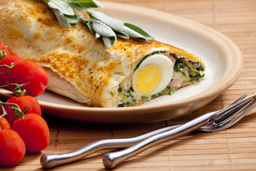 puff roly-poly filled with spinach and eggs