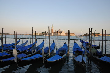 Fototapeta na wymiar Venice Gondolas lined up by pier