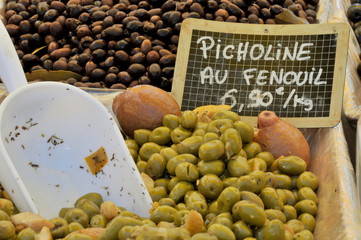 march&eacute; aux olives