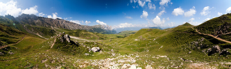Fototapeta na wymiar Seiser Alm Alpen Panorama w Südtirol