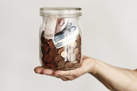 geld einmachglas hand