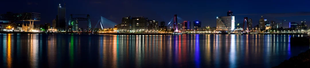 Foto op Canvas Nachtpanorama van Rotterdam en Mass River © Peter Kirillov