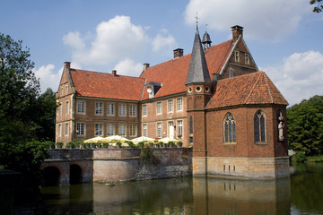 Wasserschloss Hülshoff mit Kapelle (Münsterland)