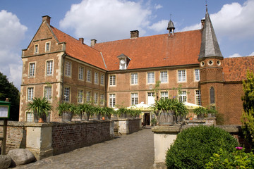 Eingang zum Wasserschloss Hülshoff (Restaurant, Museum)