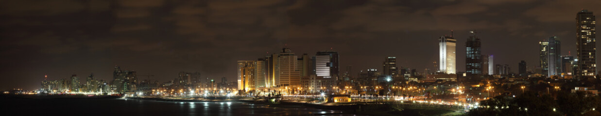 Fototapeta na wymiar Panorama. Wieżowce w centrum Tel Awiwu