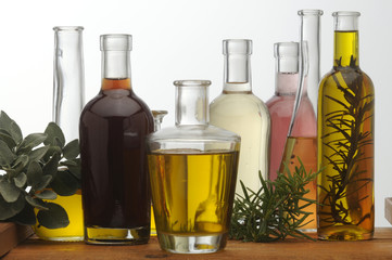 Olio di oliva e aceto di vino con rosmarino e salvia