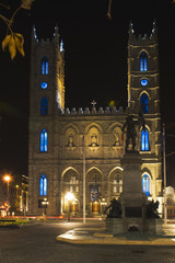 Fototapeta na wymiar Bazylika Notre Dame