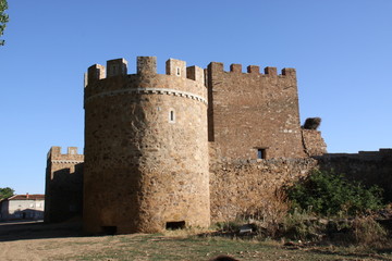 Alija, Castillo
