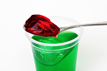 Roter und Grüner Wackelpudding