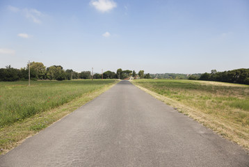 Fototapeta na wymiar countryside path