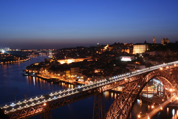 Fototapeta na wymiar Porto w nocy