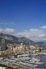 Fototapeta na wymiar Yachten im Hafen Port Hercule von Monaco