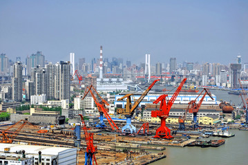 Naklejka premium Chiny Szanghaj rzeka Huangpu i panoramę miasta.