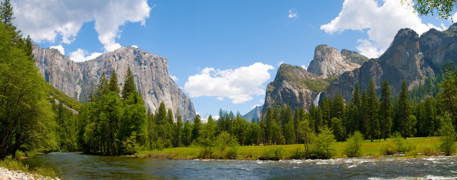 A panaromic view of Yosemite Valley