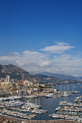 Fototapeta na wymiar Yachten im Hafen Port Hercule von Monaco