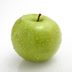 GREEN APPLE WITH WATER DROPS