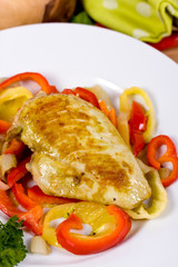 Hühnerbrust mit Paprika ,gegrillt