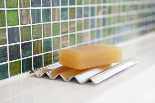 Im Badezimmer – Seife auf Schale