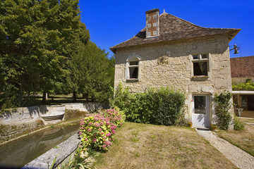 Fototapeta na wymiar Francja, Charente-Maritime, Zamek Dampierre-en-Przyciski: wejście