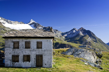 Hütte in den Walliser Alpen in der Schweiz