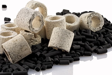 Tubes en céramique et charbon actif filtrants pour aquarium