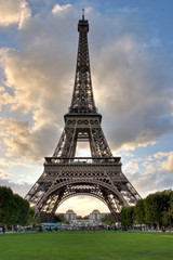 Fototapeta na wymiar Eiffel Tower - Tour Eiffel - Paryż Francja - Sunset