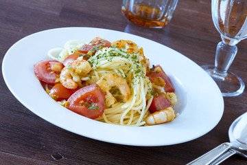 Spaghetti mit Garnelenschwänzen