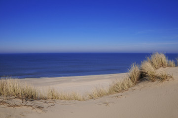Fototapeta na wymiar Samotna błękitne niebo Morze Północne Morze Bałtyckie