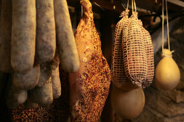 Salumi e formaggi, salami, prosciutto, provole