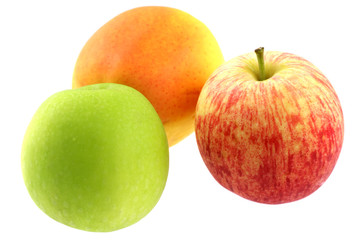 3 pommes de variétés différentes