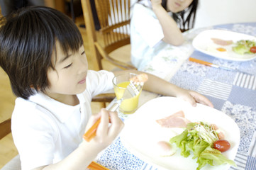 朝食シーン