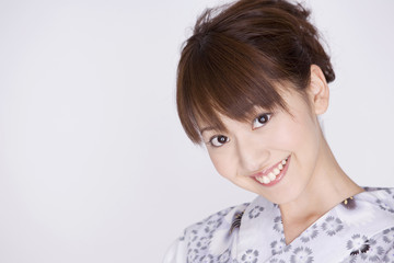 浴衣を着た女性