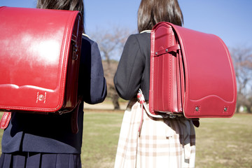 小学生女の子の後姿
