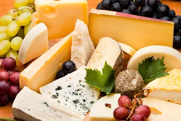 Rolgordijnen Assortiment et plateau de fromage © Chlorophylle