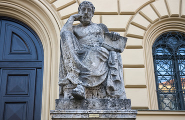 Fototapeta na wymiar Hipokrates przed Staatsbibliothek