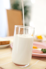 コップに注がれている牛乳