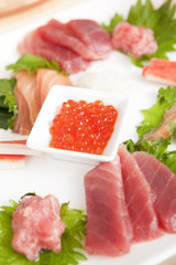 手巻き寿司用に盛り付けられた魚介類