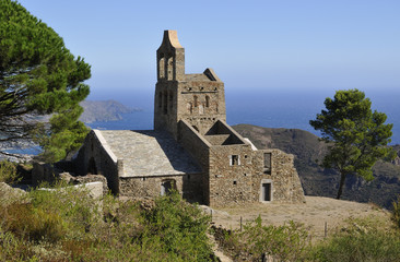 Fototapeta na wymiar chapelle de Santa helena de Rodes